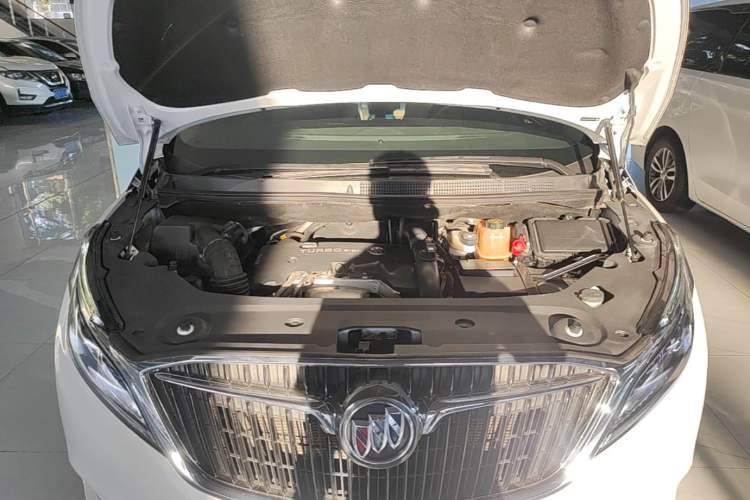 Used Buick GL8 2018 ES 28T Luxury Model China VI Standard Engine Bay