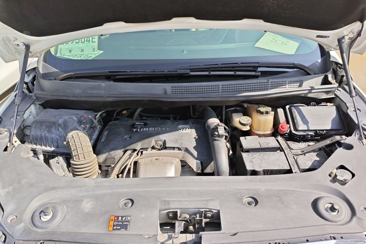 Used Buick GL8 2018 ES 28T Comfort Model China VI Standard Engine Bay