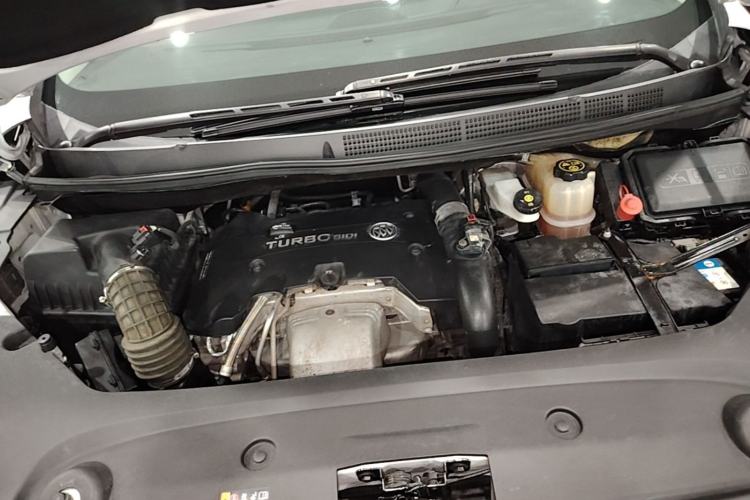 Used Buick GL8 2018 ES 28T Comfort Model China VI Standard Engine Bay