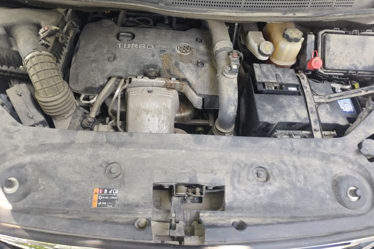 Used Buick GL8 2018 ES 28T Comfort Model China VI Standard Engine Bay