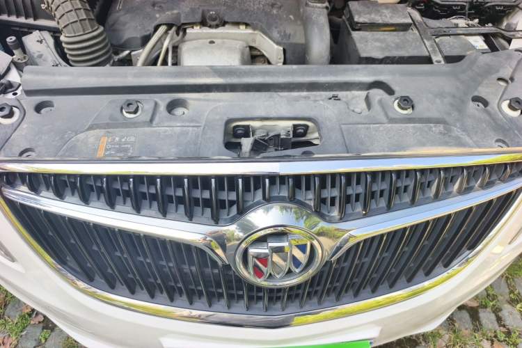 Used Buick GL8 2018 28T Prestige Version China VI Standard Engine Bay
