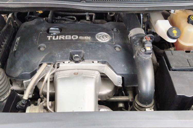 Used Buick GL8 2018 ES 28T Luxury Model China VI Standard Engine Bay