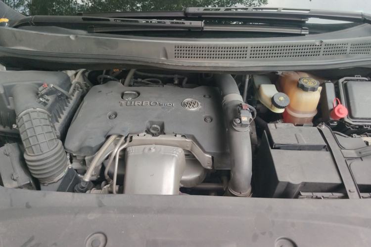 Used Buick GL8 2018 ES 28T Luxury Model China VI Standard Engine Bay