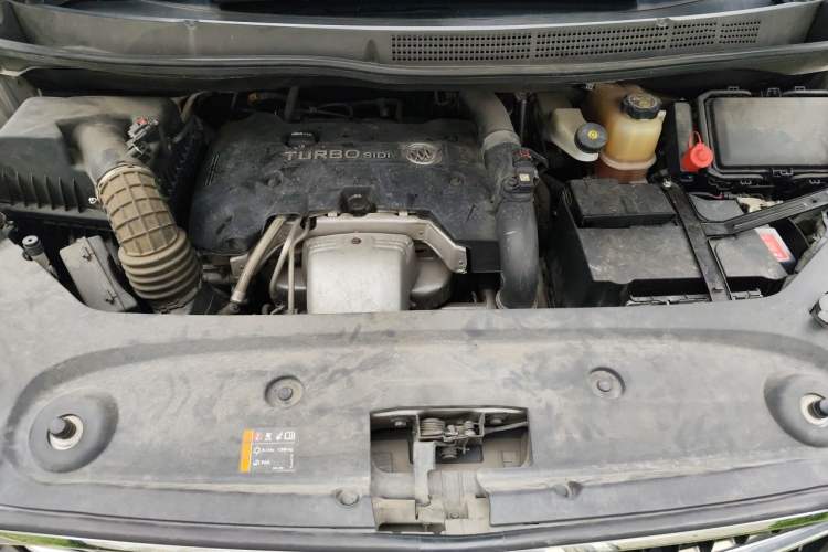 Used Buick GL8 2018 ES 28T Comfort Model China VI Standard Engine Bay