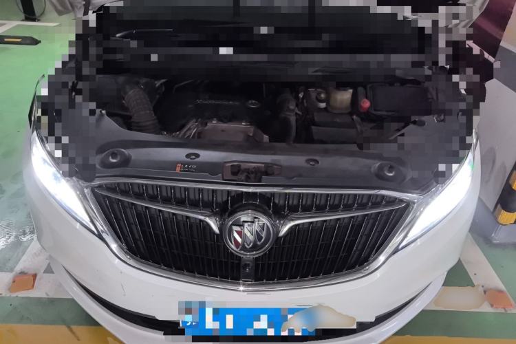 Used Buick GL8 2018 ES 28T Comfort Model China VI Standard Engine Bay