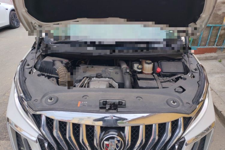 Used Buick GL8 2018 ES 28T Comfort Model China VI Standard Engine Bay