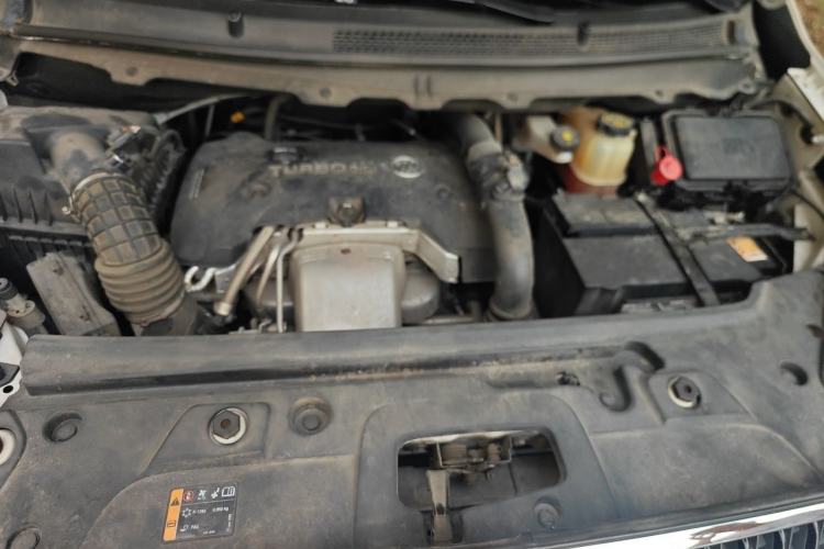 Used Buick GL8 2018 28T Comfort Model China VI Standard Engine Bay