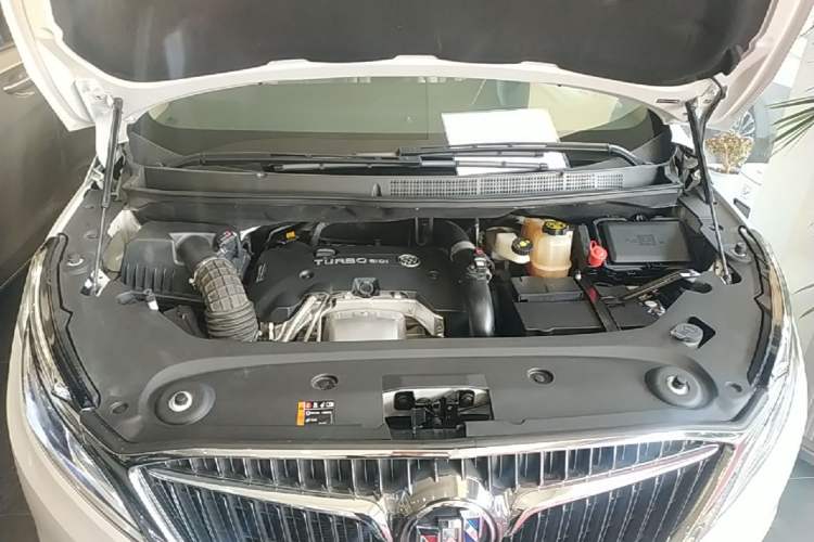Used Buick GL8 2018 ES 28T Luxury Model China VI Standard Engine Bay