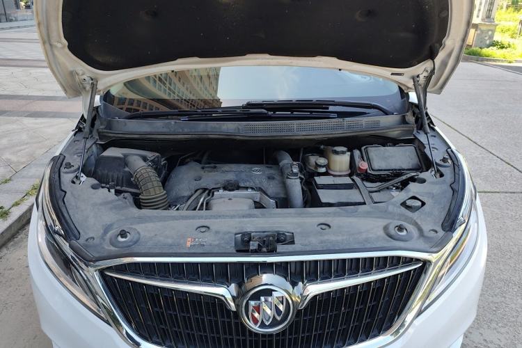 Used Buick GL8 2018 ES 28T Comfort Model China VI Standard Engine Bay