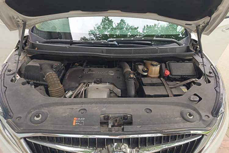 Used Buick GL8 2018 ES 28T Flagship Model China VI Standard Engine Bay