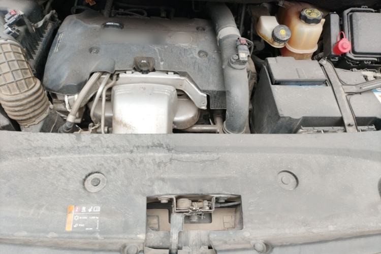 Used Buick GL8 2018 ES 28T Comfort Model China VI Standard Engine Bay