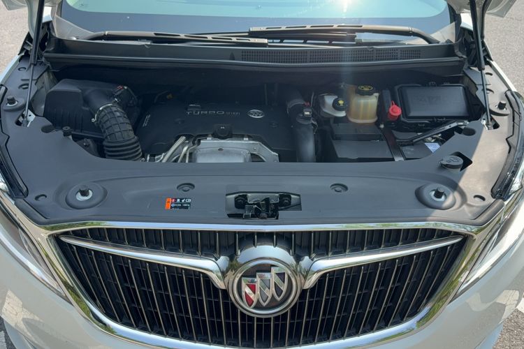 Used Buick GL8 2018 ES 28T Comfort Model China VI Standard Engine Bay