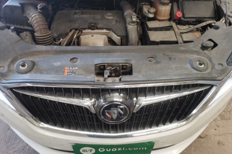 Used Buick GL8 2018 ES 28T Flagship Model China VI Standard Engine Bay