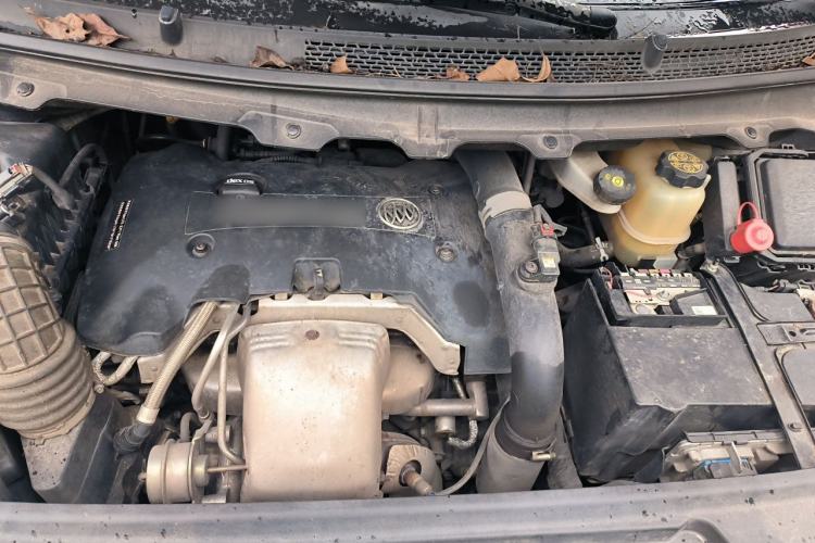 Used Buick GL8 2018 28T Luxury Model China VI Standard Engine Bay