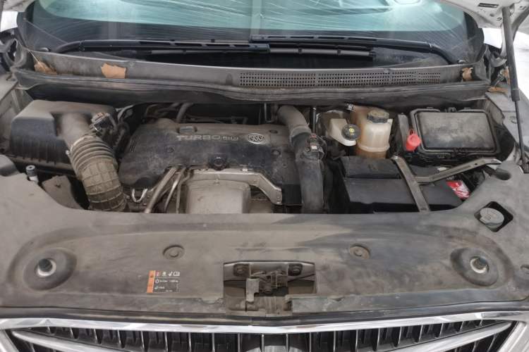 Used Buick GL8 2018 ES 28T Luxury Model China VI Standard Engine Bay