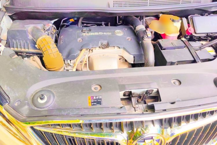 Used Buick GL8 2018 ES 28T Comfort Model China VI Standard Engine Bay