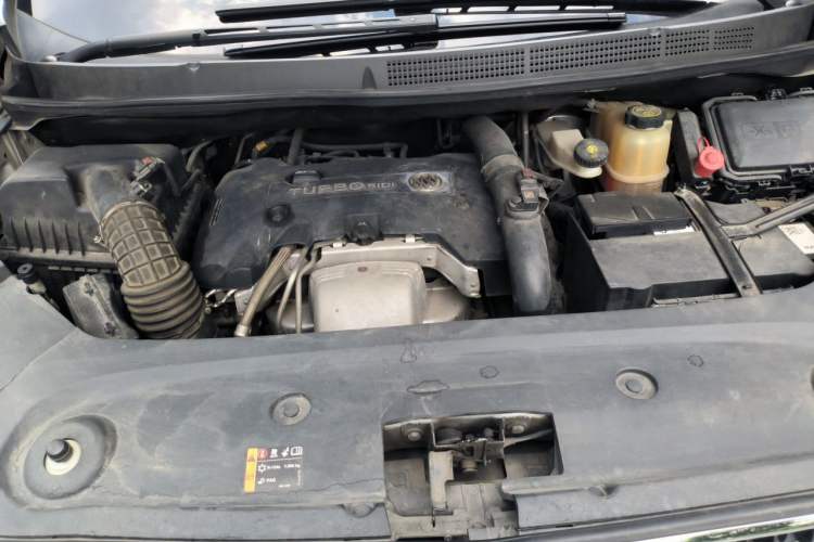 Used Buick GL8 2018 ES 28T Luxury Model China VI Standard Engine Bay