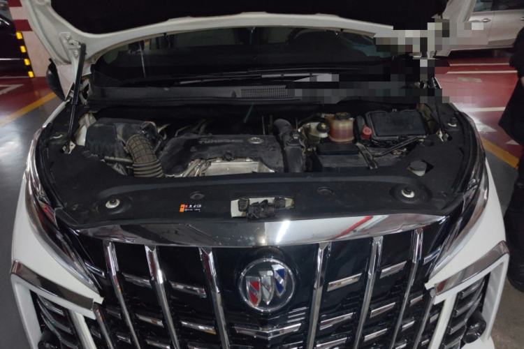 Used Buick GL8 2018 ES 28T Comfort Model China VI Standard Engine Bay
