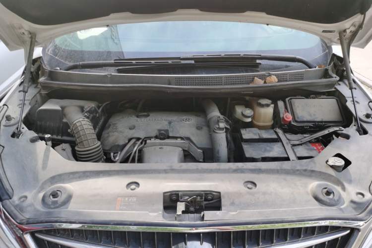 Used Buick GL8 2018 ES 28T Luxury Model China VI Standard Engine Bay