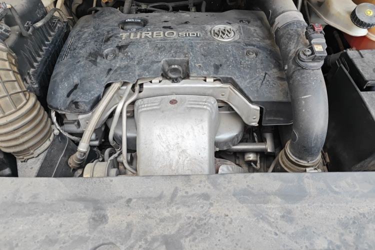 Used Buick GL8 2018 ES 28T Comfort Model China VI Standard Engine Bay