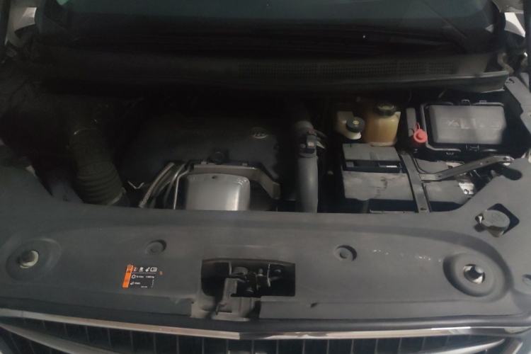 Used Buick GL8 2018 ES 28T Comfort Model China VI Standard Engine Bay