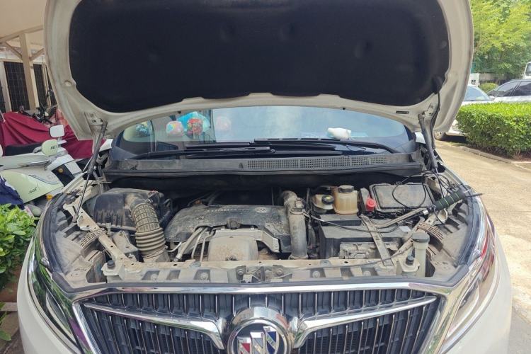 Used Buick GL8 2018 ES 28T Premium Model China VI Standard Engine Bay