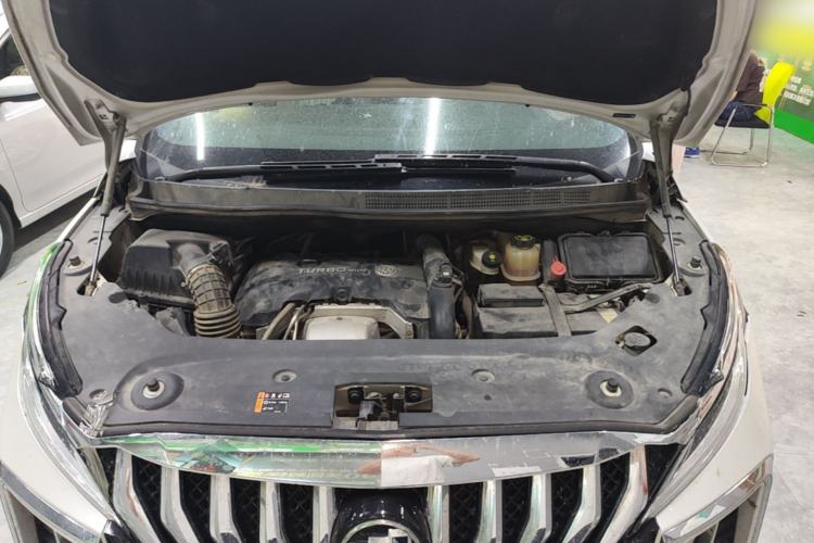 Used Buick GL8 2018 ES 28T Comfort Model China VI Standard Engine Bay