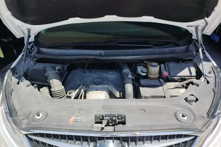 Used Buick GL8 2018 ES 28T Comfort Model China VI Standard Engine Bay