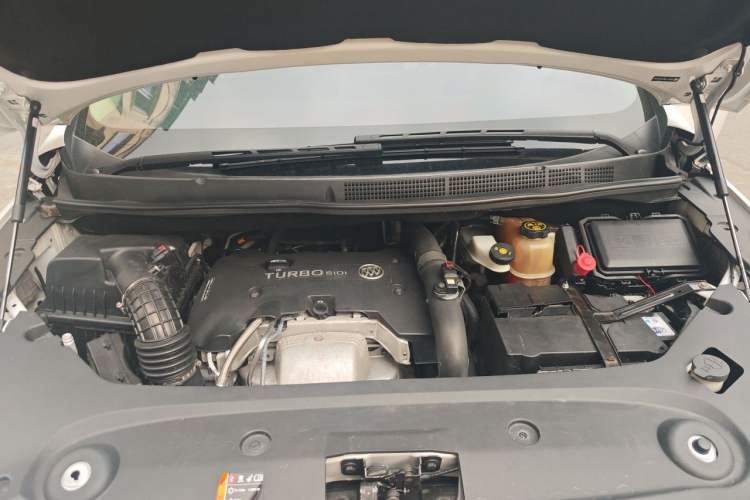Used Buick GL8 2018 ES 28T Comfort Model China VI Standard Engine Bay