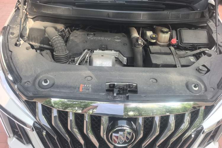 Used Buick GL8 2018 ES 28T Comfort Model China VI Standard Engine Bay
