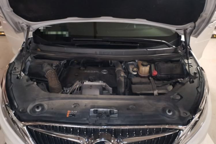 Used Buick GL8 2018 ES 28T Comfort Model China VI Standard Engine Bay