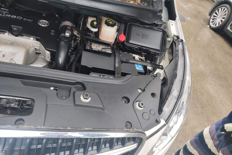 Used Buick GL8 2018 28T Comfort Model China VI Standard Engine Bay Left