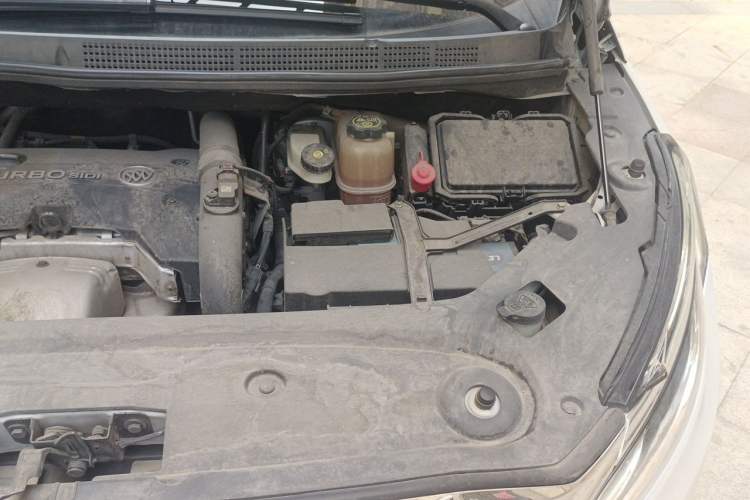 Used Buick GL8 2018 ES 28T Premium Model China VI Standard Engine Bay Left