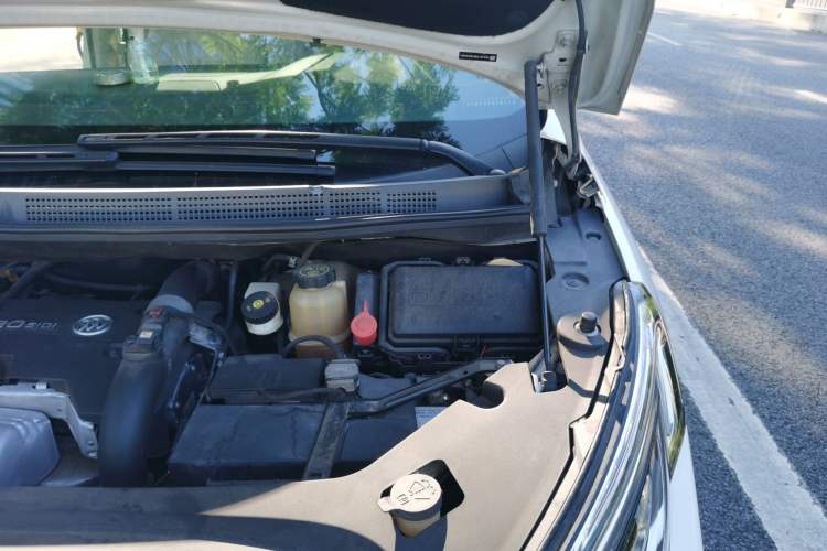 Used Buick GL8 2018 ES 28T Comfort Model China VI Standard Engine Bay Left