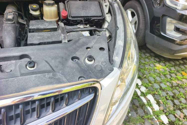 Used Buick GL8 2018 28T Prestige Version China VI Standard Engine Bay Left