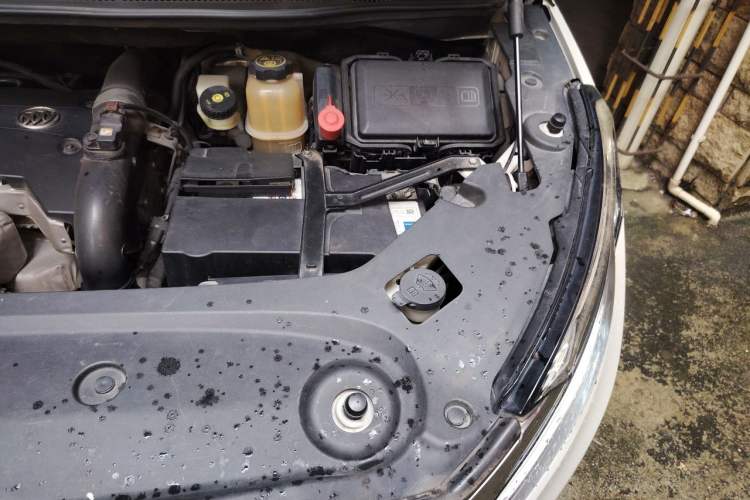 Used Buick GL8 2018 ES 28T Comfort Model China VI Standard Engine Bay Left