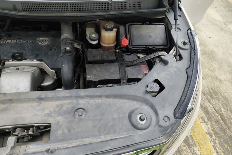 Used Buick GL8 2018 ES 28T Comfort Model China VI Standard Engine Bay Left