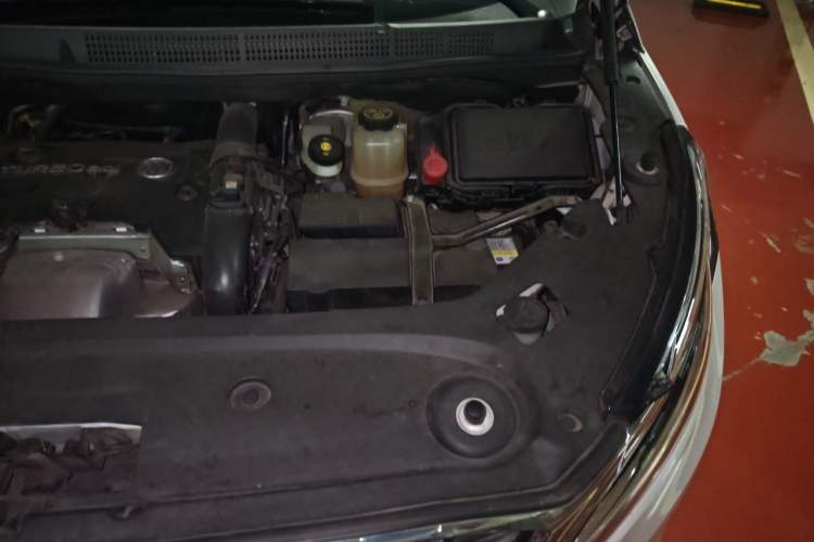 Used Buick GL8 2018 ES 28T Premium Model China VI Standard Engine Bay Left