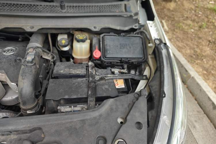 Used Buick GL8 2018 28T Comfort Model China VI Standard Engine Bay Left