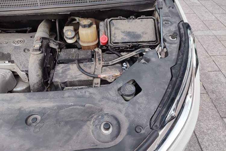 Used Buick GL8 2018 ES 28T Comfort Model China VI Standard Engine Bay Left
