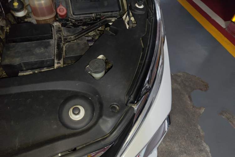 Used Buick GL8 2018 ES 28T Comfort Model China VI Standard Engine Bay Left