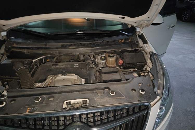 Used Buick GL8 2018 28T Luxury Model China VI Standard Engine Bay Left