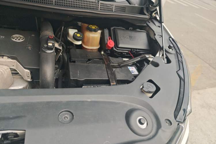 Used Buick GL8 2018 ES 28T Comfort Model China VI Standard Engine Bay Left