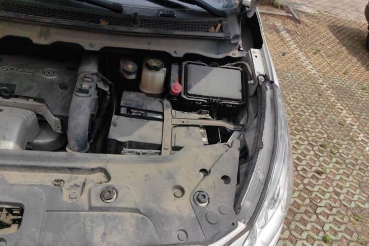 Used Buick GL8 2018 28T Luxury Model China VI Standard Engine Bay Left