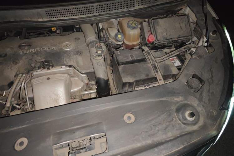 Used Buick GL8 2018 ES 28T Comfort Model China VI Standard Engine Bay Left