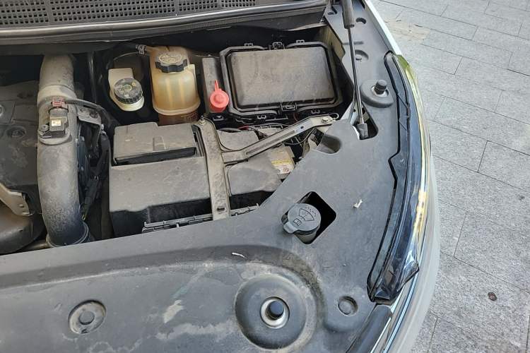 Used Buick GL8 2018 ES 28T Comfort Model China VI Standard Engine Bay Left