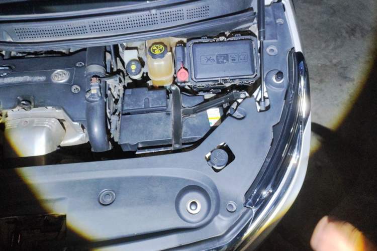 Used Buick GL8 2018 ES 28T Comfort Model China VI Standard Engine Bay Left