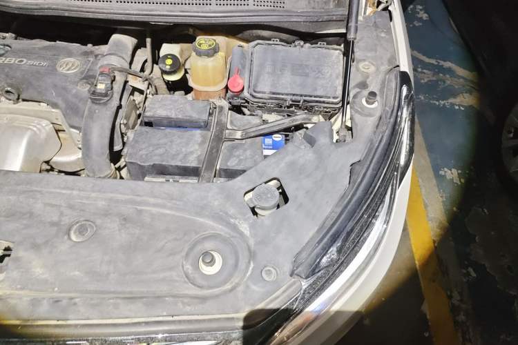Used Buick GL8 2018 ES 28T Comfort Model China VI Standard Engine Bay Left