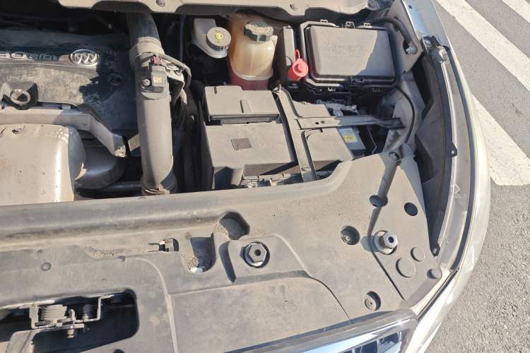 Used Buick GL8 2018 28T Comfort Model China VI Standard Engine Bay Left