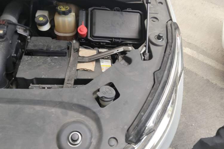 Used Buick GL8 2018 ES 28T Comfort Model China VI Standard Engine Bay Left
